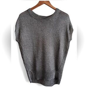 🩶 On-Trend FW2025🩶
Vince— Silver, Metallic Open Knit Top